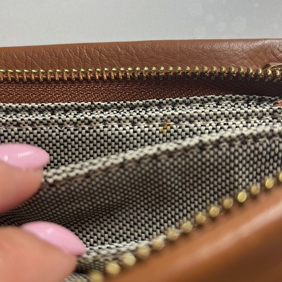 VINCE CAMUTO Cami Crossbody - Picture 16 of 16